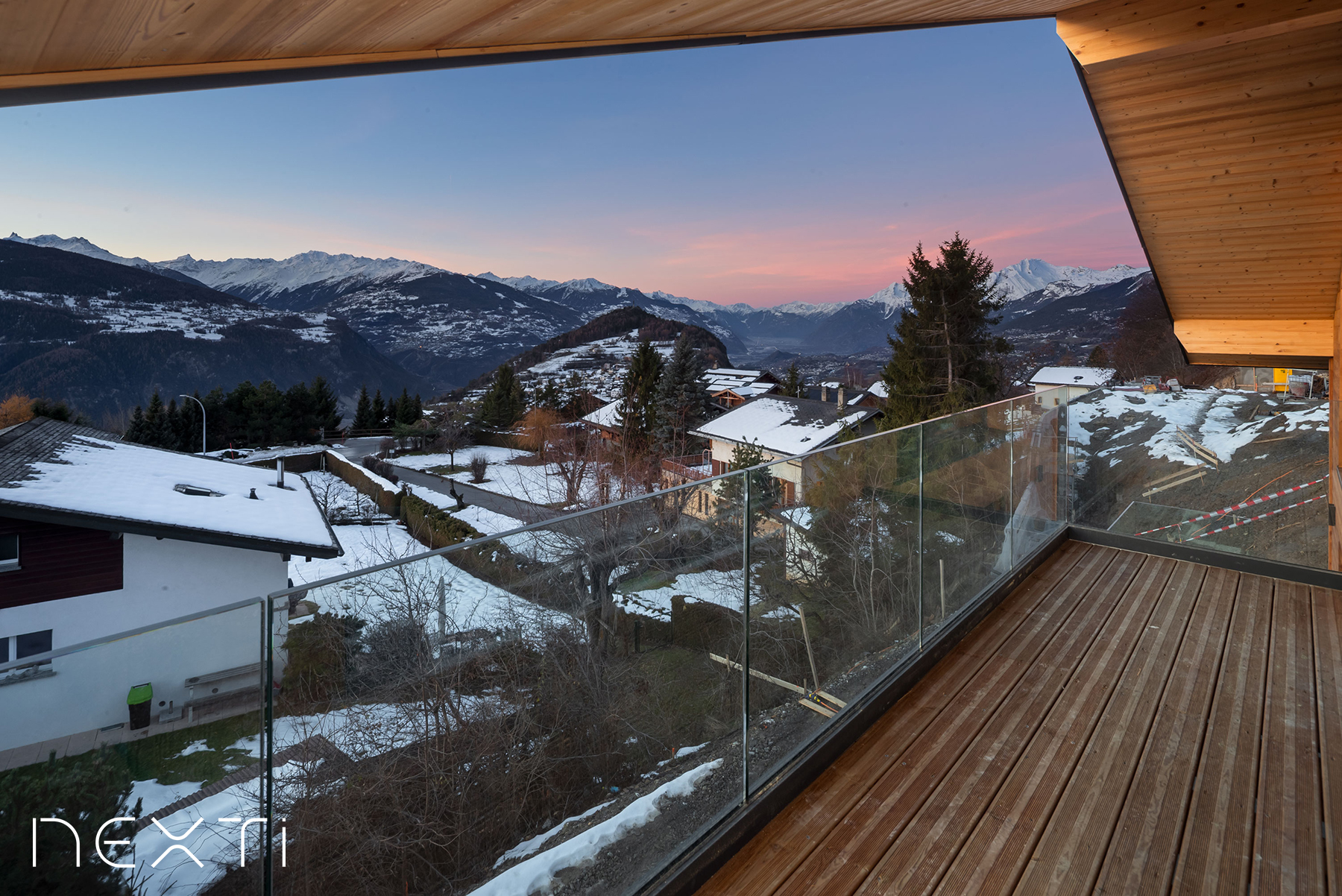 Terrasse du chalet D d'Arolla au coucher du soleil