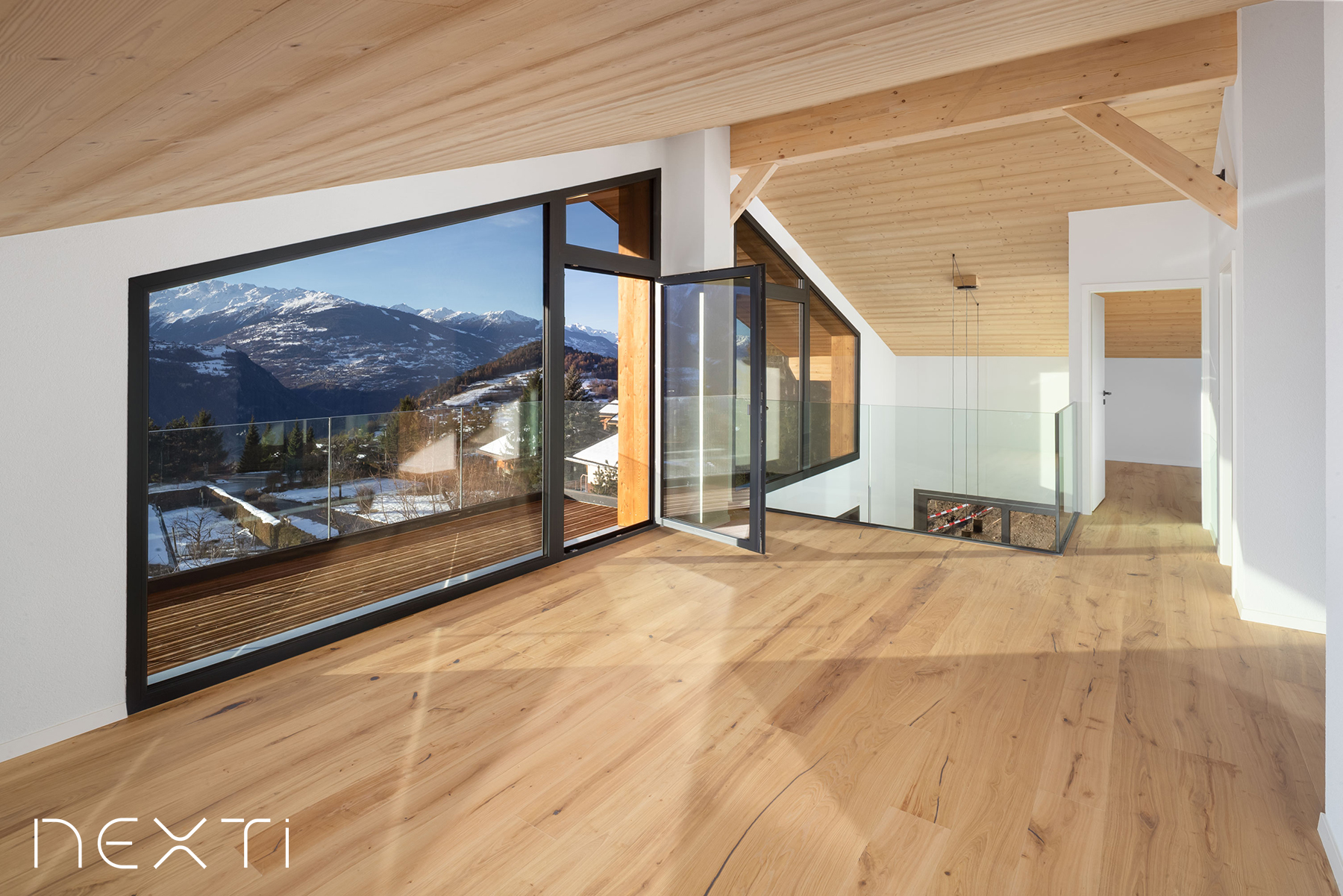 Pièce d'angle du chalet D ouverte sur la vallée