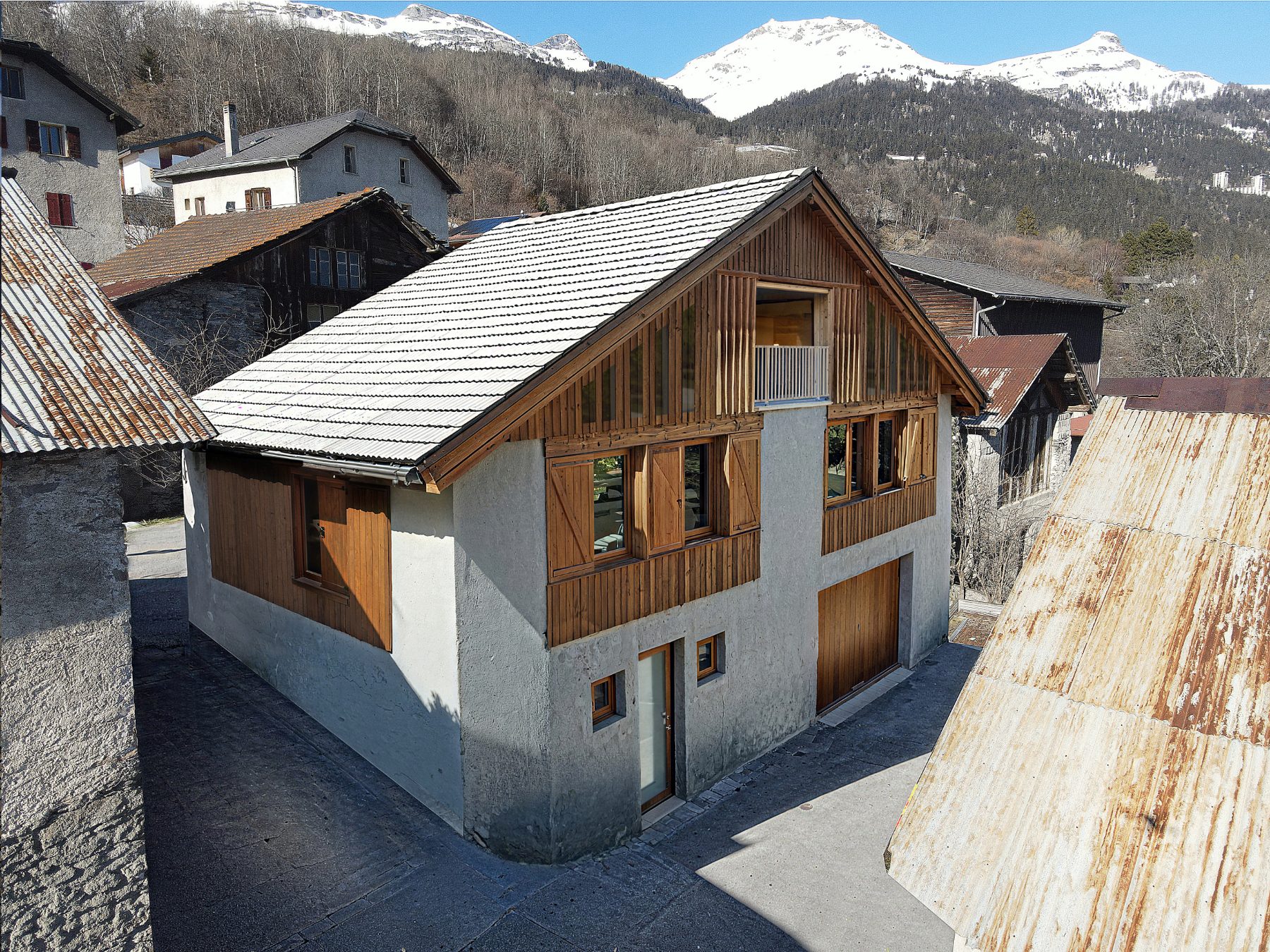 Villa à Randogne – Façade de la villa Aosta avec ses panneaux de bois coulissants, image de synthèse