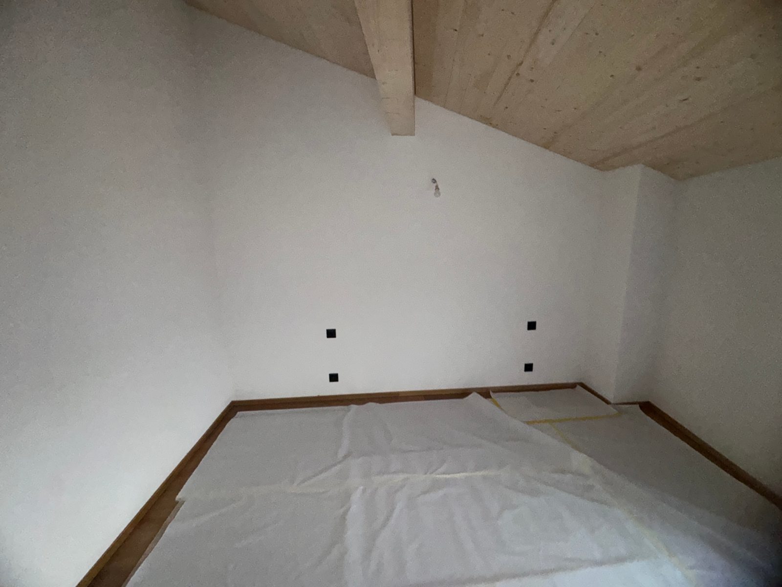 Chambre sous plafond en bois à La Bergère