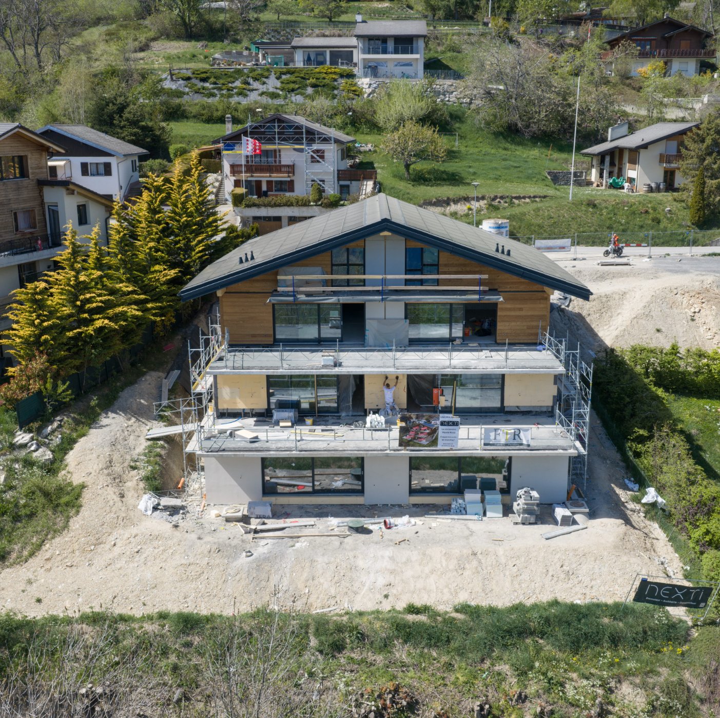Façade sud de l'immeuble Monte Rosa vue par drone, chantier avril 2026